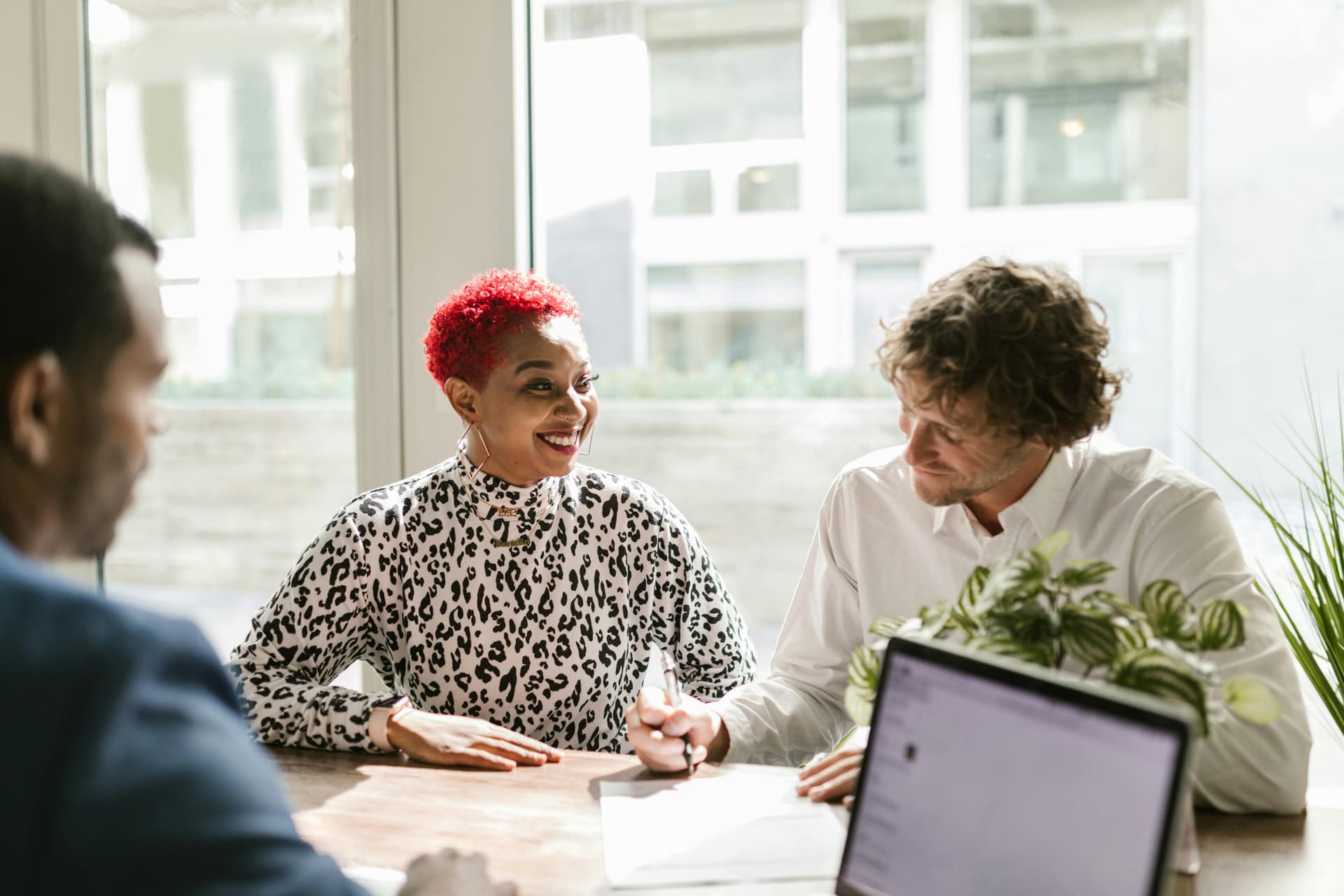 Why Choose a Broker vs Direct Insurer in Canada: The Benefits & Process